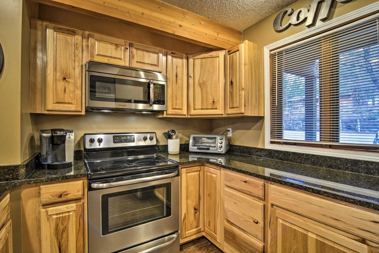 Cozy Bellaire Condo With Balcony - 3 Mi To Skiing! Esterno foto